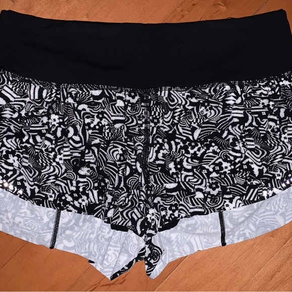 Lululemon Seawheeze Shorts - Picture 2 of 5